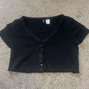 H&M XS Black Cropped Button T-Shirt